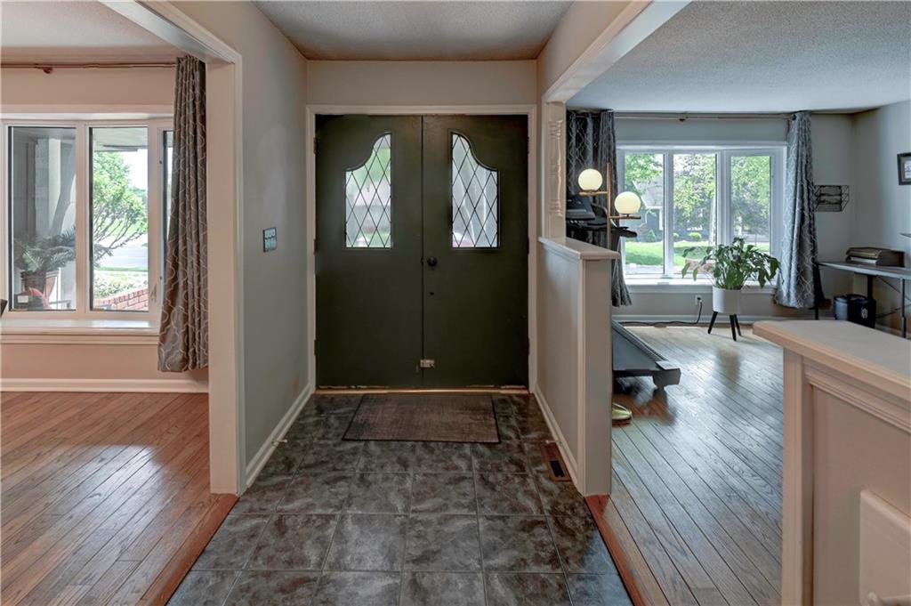 Lee's Summit, Missouri 64081, United States, 4 Bedrooms Bedrooms, ,4 BathroomsBathrooms,Residential,Pending,125001