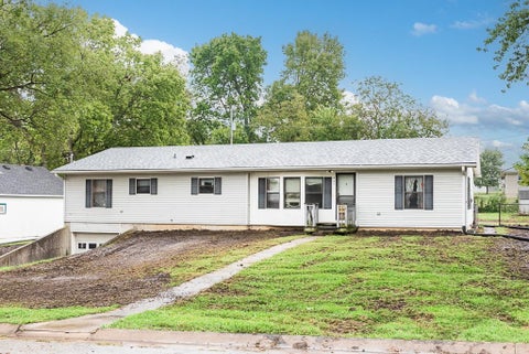 Photo of 207 W Lucy Street, McLouth, KS 66054 (MLS # 2644110)