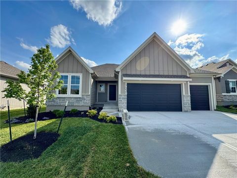 Photo of 17055 W 168th Place, Olathe, KS 66062 (MLS # 2570229)