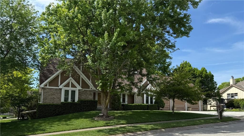 Photo of 1509 Wynbrick Drive, Liberty, MO 64068 (MLS # 2616671)