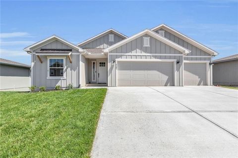 1607 Grayhawk Drive Basehor KS 66007