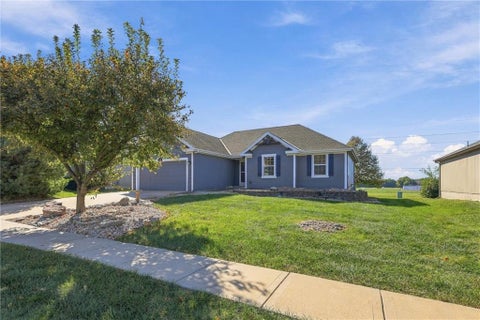 Photo of 600 S Maple Street, Gardner, KS 66030 (MLS # 2647785)