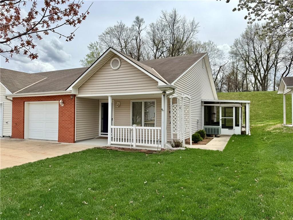 St Joseph, Missouri 64506, United States, 2 Bedrooms Bedrooms, ,2 BathroomsBathrooms,Residential,Active,103418
