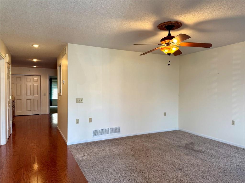 St Joseph, Missouri 64506, United States, 2 Bedrooms Bedrooms, ,2 BathroomsBathrooms,Residential,Active,103418