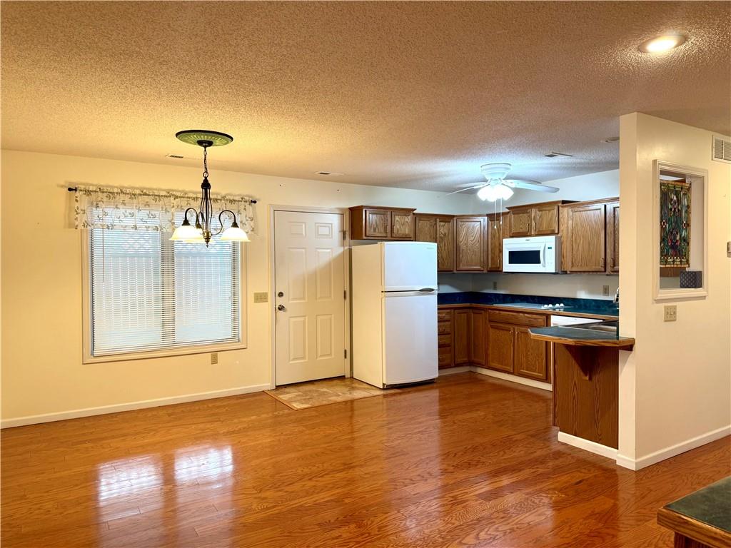 St Joseph, Missouri 64506, United States, 2 Bedrooms Bedrooms, ,2 BathroomsBathrooms,Residential,Active,103418