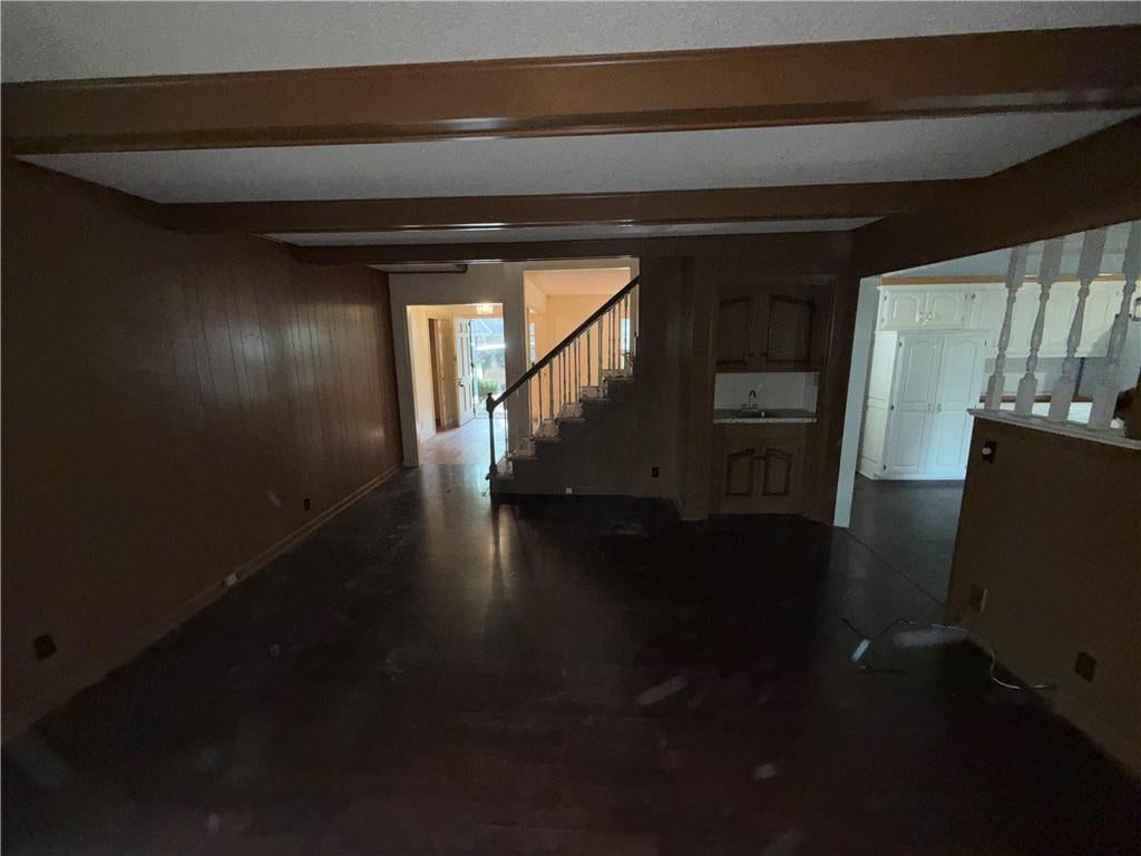 207 NW Oxford Lane
