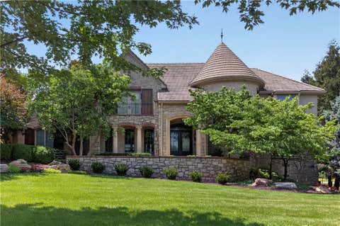 Photo of 13908 HOWE Drive, Leawood, KS 66224 (MLS # 2632858)
