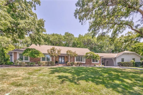Photo of 9853 Rosewood Drive, Overland Park, KS 66207 (MLS # 2639676)