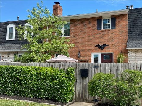 Photo of 8502 W 84th Street, Overland Park, KS 66212 (MLS # 2621368)