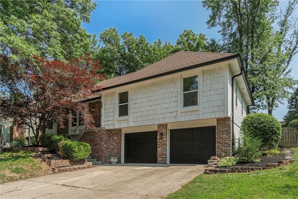 Photo of 5107 NW 67th Street, Kansas City, MO 64151 (MLS # 2608426)