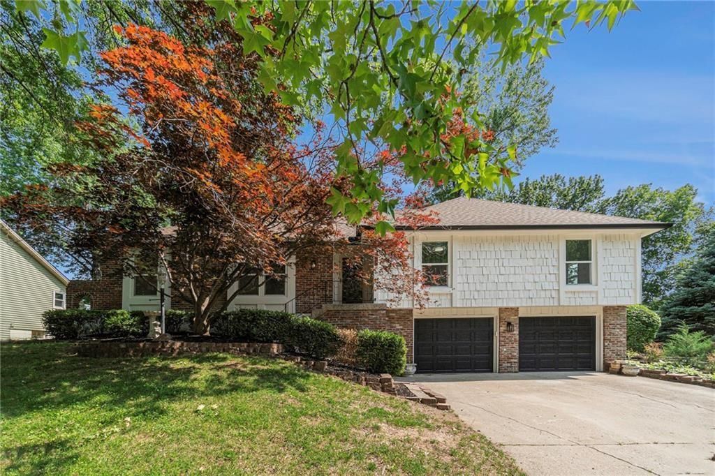Photo of 5107 NW 67th Street, Kansas City, MO 64151 (MLS # 2608426)