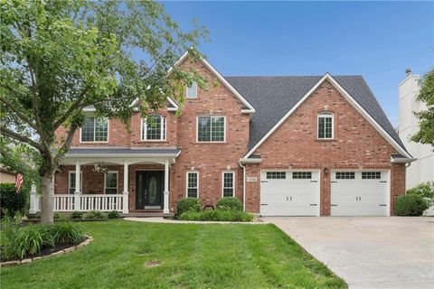 Photo of 1206 SW Misty Creek Street, Blue Springs, MO 64015 (MLS # 2621132)