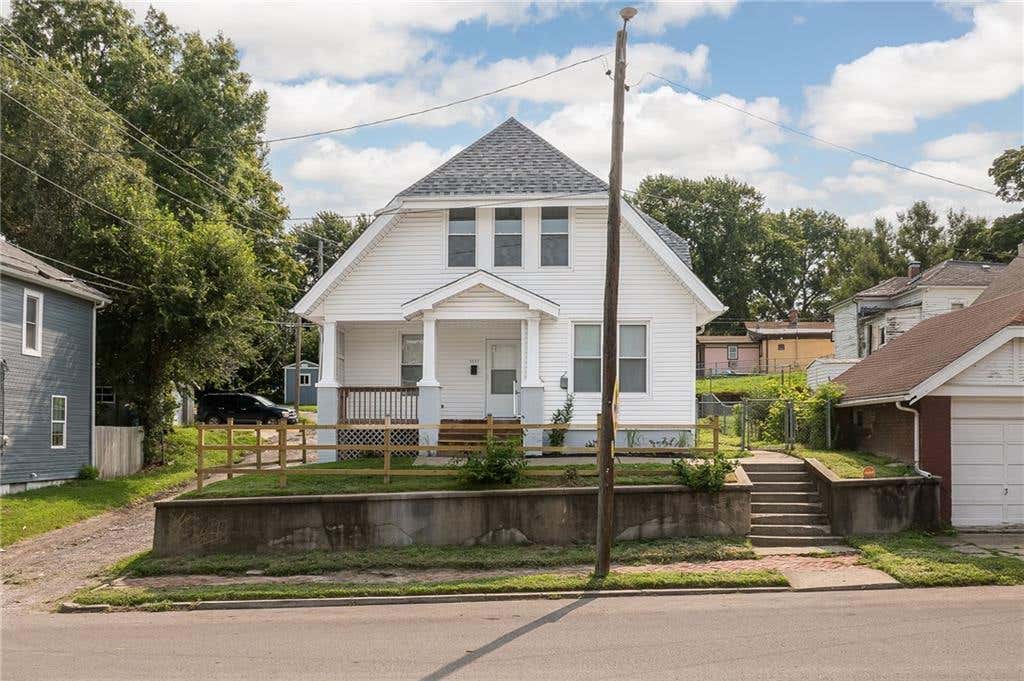 Photo of 1111 N 18th Street, St Joseph, MO 64501 (MLS # 2635299)