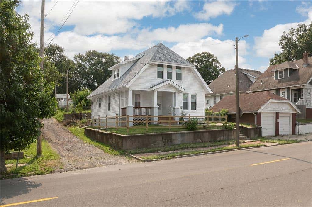 Photo of 1111 N 18th Street, St Joseph, MO 64501 (MLS # 2635299)