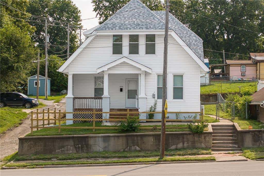 Photo of 1111 N 18th Street, St Joseph, MO 64501 (MLS # 2635299)