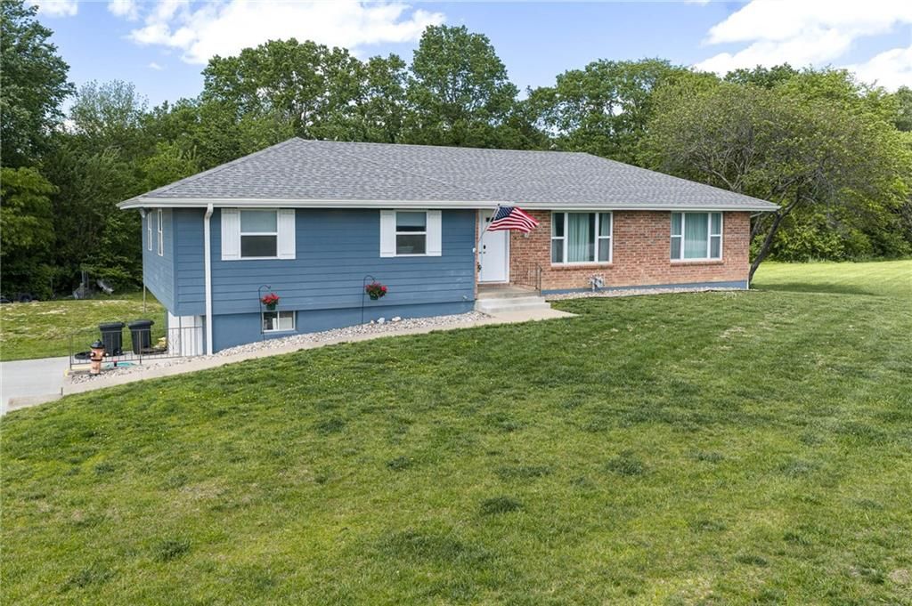 Photo of 13300 Parallel Parkway, Kansas City, KS 66109 (MLS # 2619047)