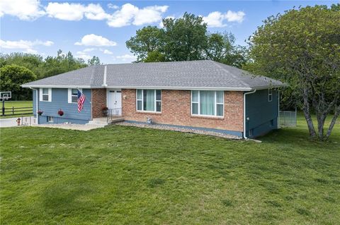 Photo of 13300 Parallel Parkway, Kansas City, KS 66109 (MLS # 2619047)