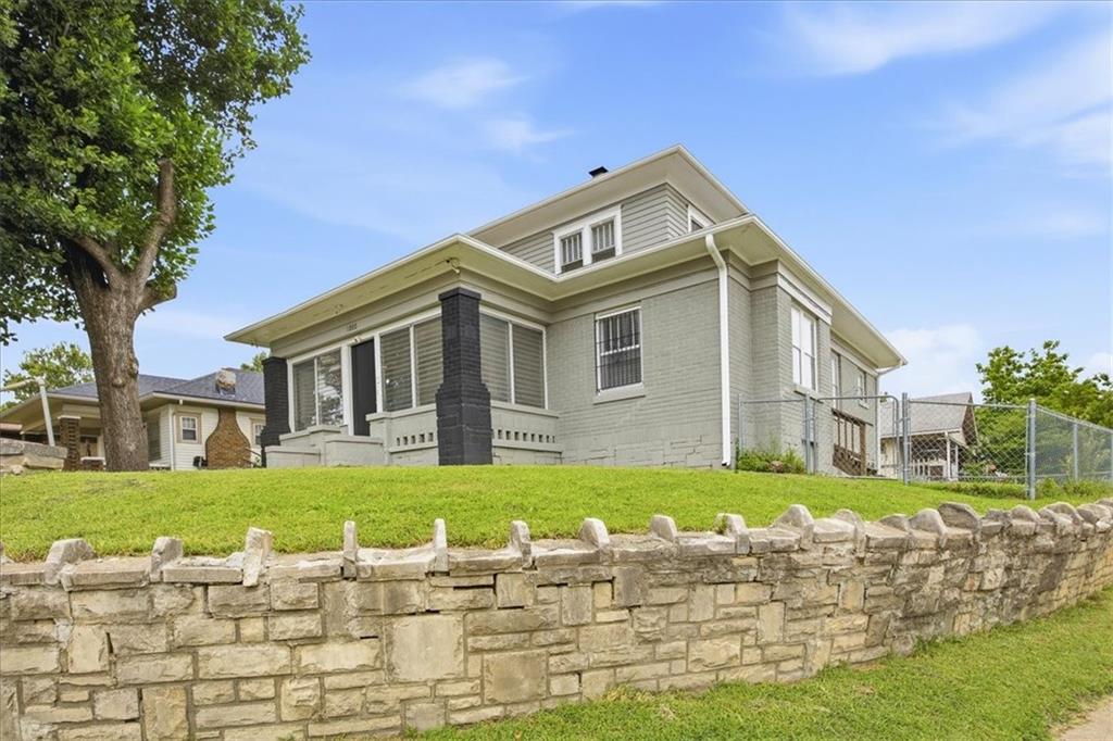 1800 FREEMAN Avenue