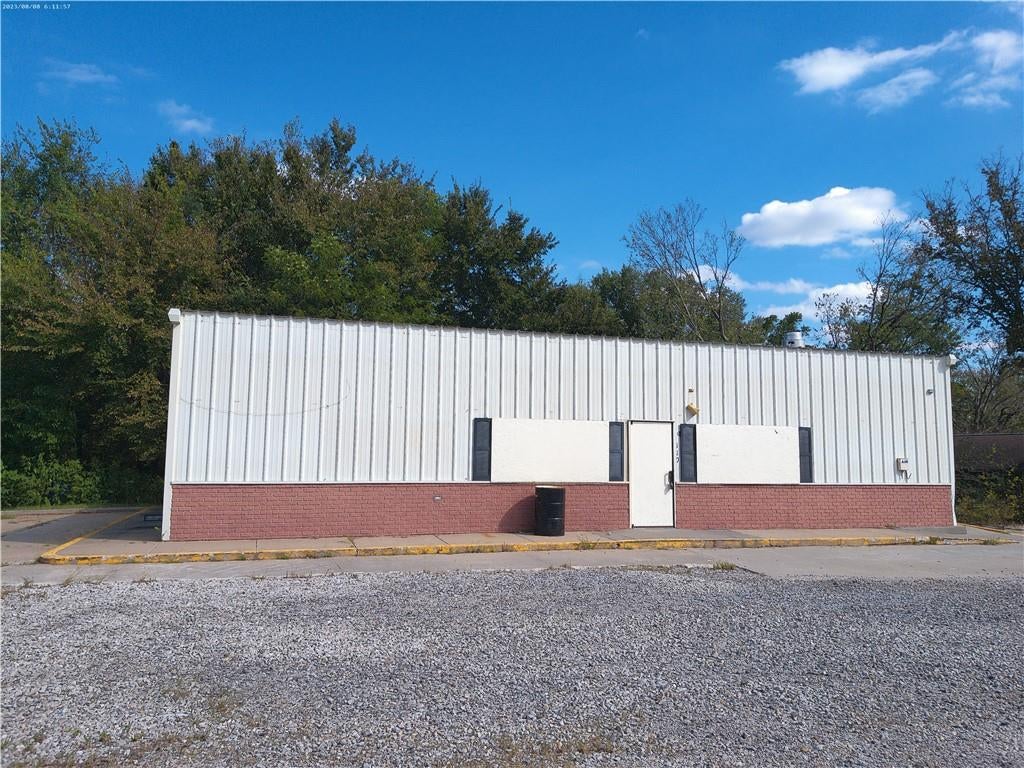 119 N Hospital Dr, Paola, KS 66071