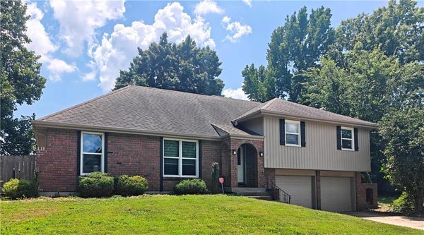 1512 SW MORNINGSIDE DR, BLUE SPRINGS, MO 64015 - Image efadfc373fe38e89afe5bef2675e4db7/440246295