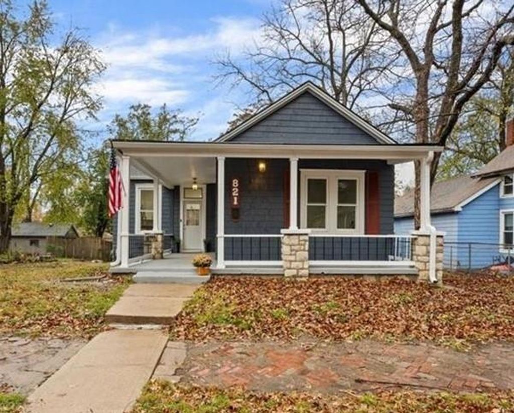 Photo of 821 Pottawatomie Street, Leavenworth, KS 66048 (MLS # 2581625)