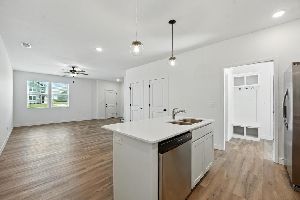 12404 S Acacia Drive