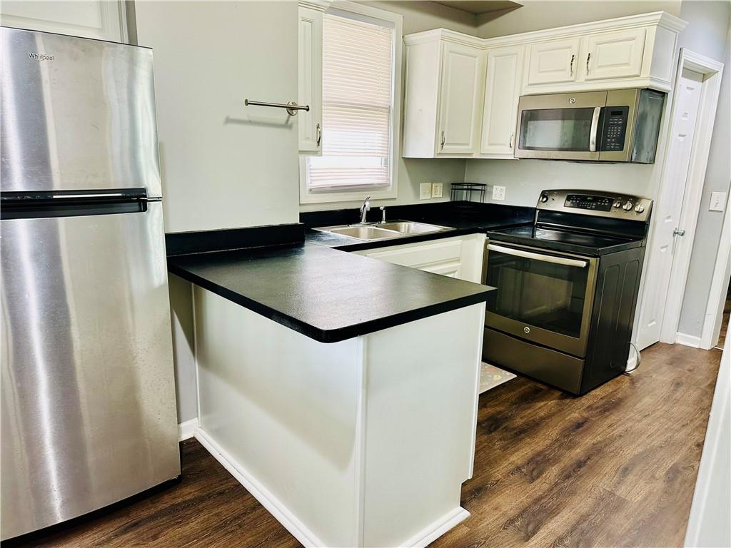 St Joseph, Missouri 64507, United States, 3 Bedrooms Bedrooms, ,2 BathroomsBathrooms,Residential,Pending,127024