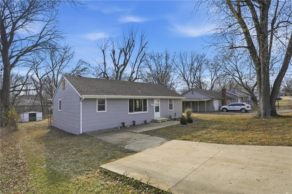 Photo of 6219 Lathrop Avenue, Kansas City, KS 66104 (MLS # 2592560)