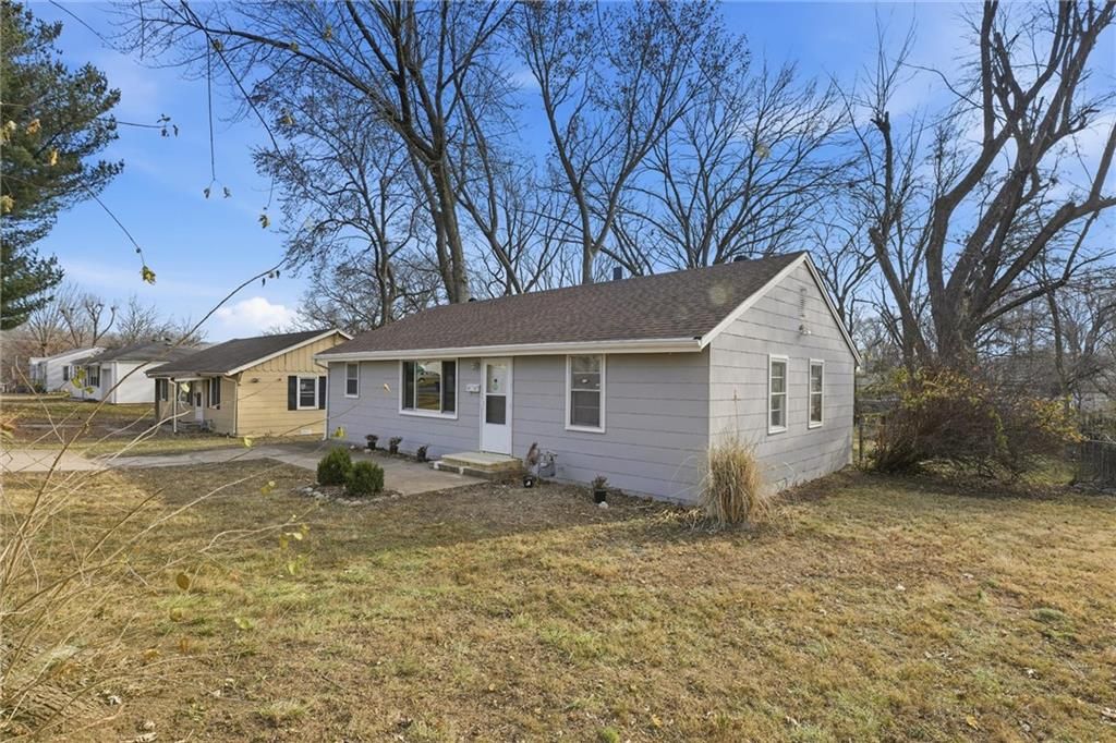 Photo of 6219 Lathrop Avenue, Kansas City, KS 66104 (MLS # 2592560)