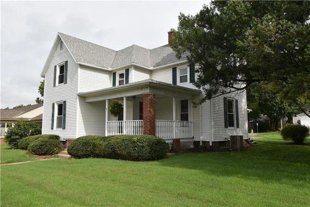 Photo of 214 E 15th Street, Higginsville, MO 64037 (MLS # 2608081)