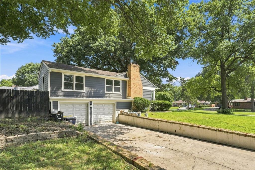 1216 Meadow Lake Parkway