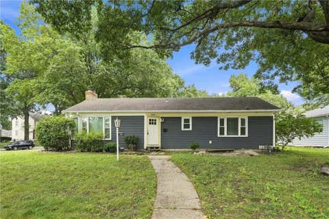 Photo of 1216 Meadow Lake Parkway, Kansas City, MO 64114 (MLS # 2636654)