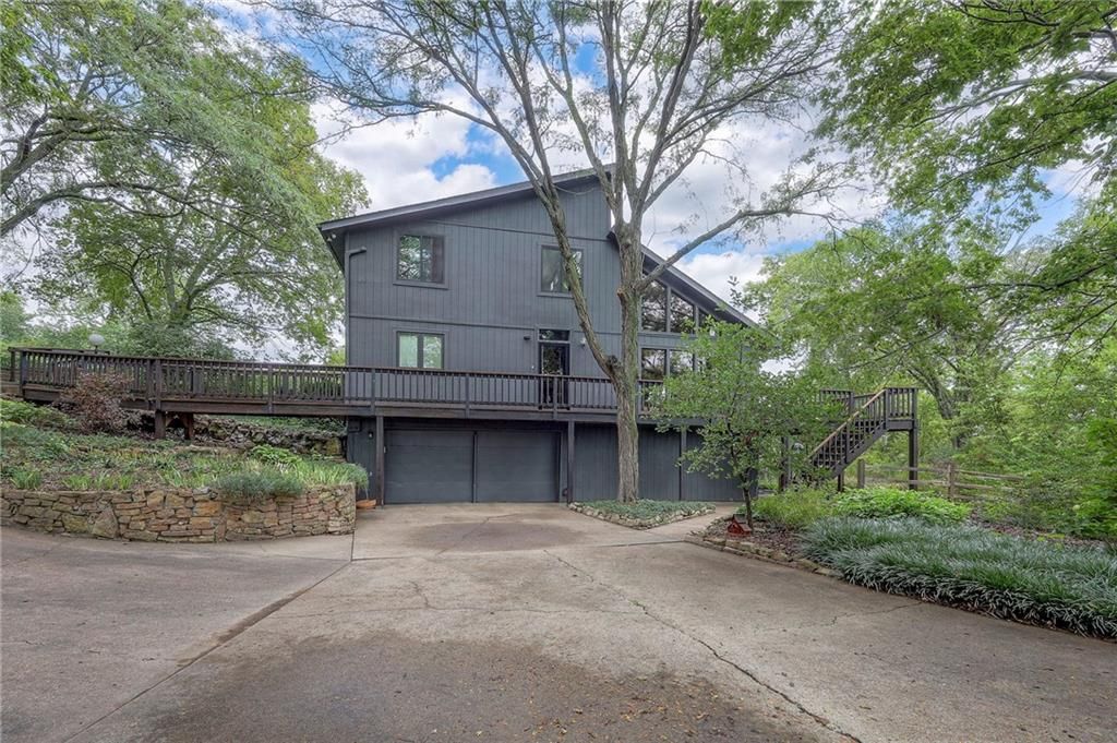 Photo of 1606 Cypress Point Drive, Lawrence, KS 66047 (MLS # 2596897)