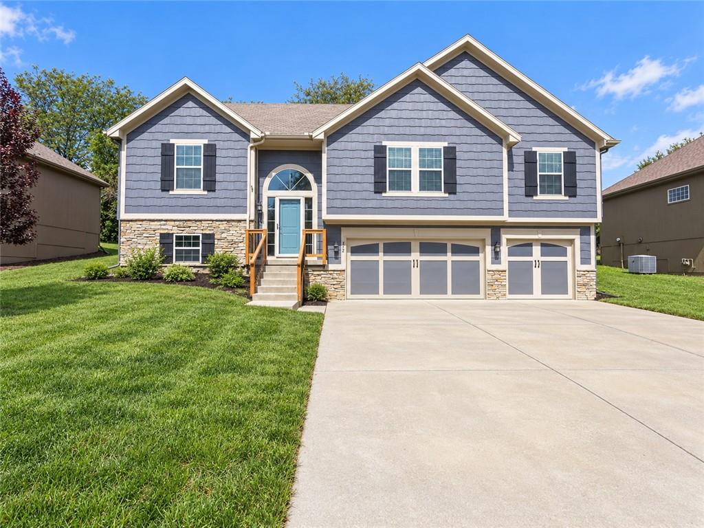 Photo of 412 Duncan Drive, Liberty, MO 64068 (MLS # 2641050)