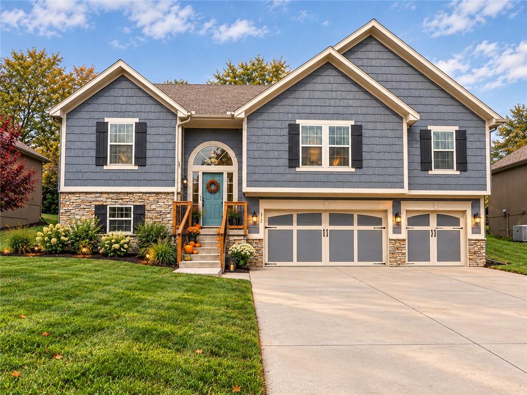 Photo of 412 Duncan Drive, Liberty, MO 64068 (MLS # 2641050)