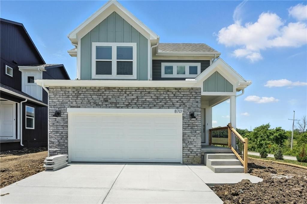 Photo of 8708 SW Edgewater Drive, Blue Springs, MO 64064 (MLS # 2592742)