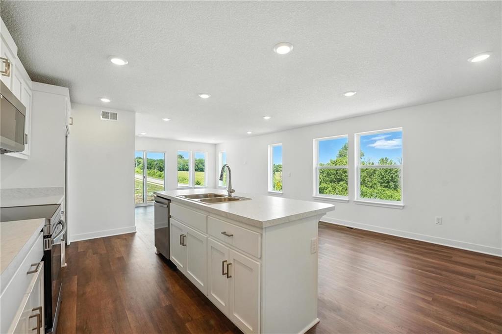 8708 SW Edgewater Drive