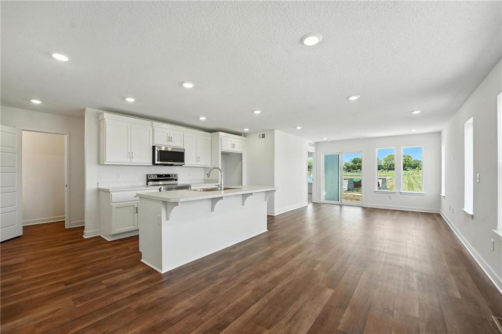 8708 SW Edgewater Drive