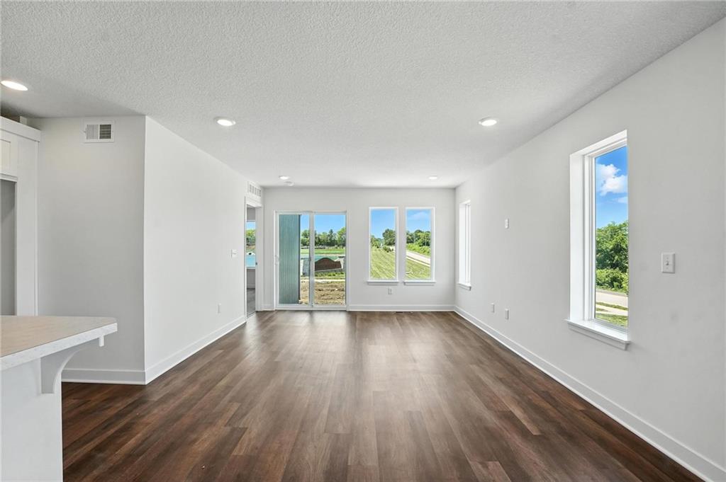 8708 SW Edgewater Drive