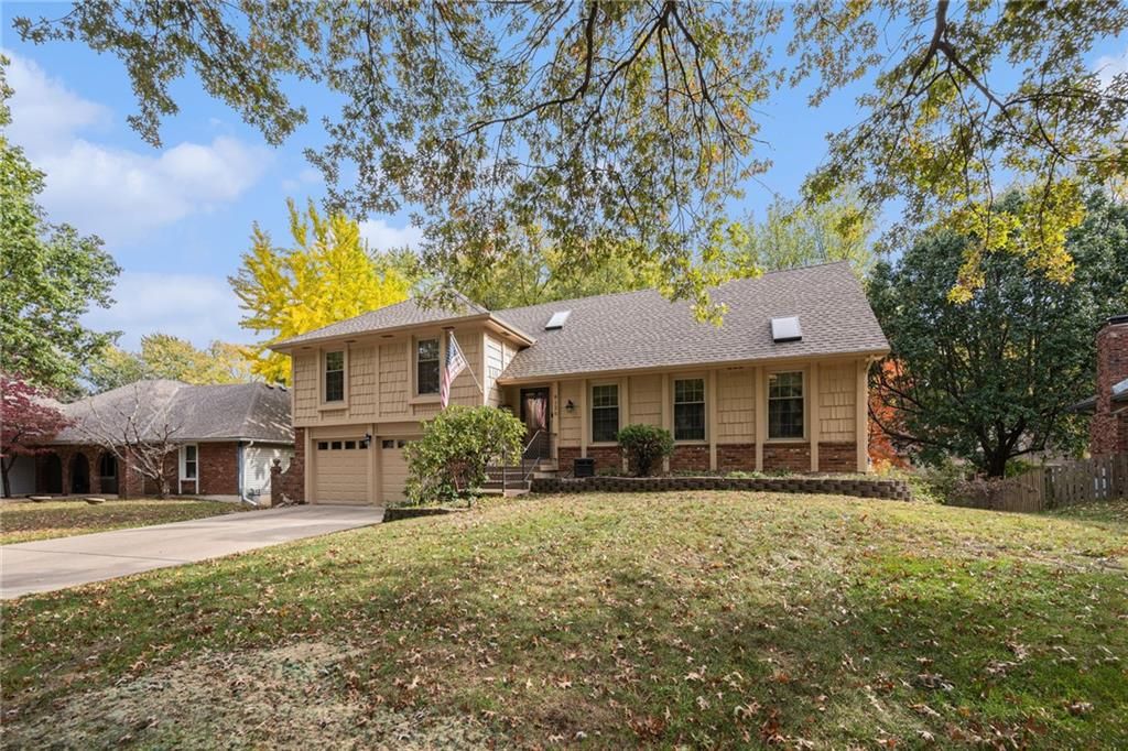 Photo of 8125 NW Beaman Drive, Kansas City, MO 64151 (MLS # 2607979)