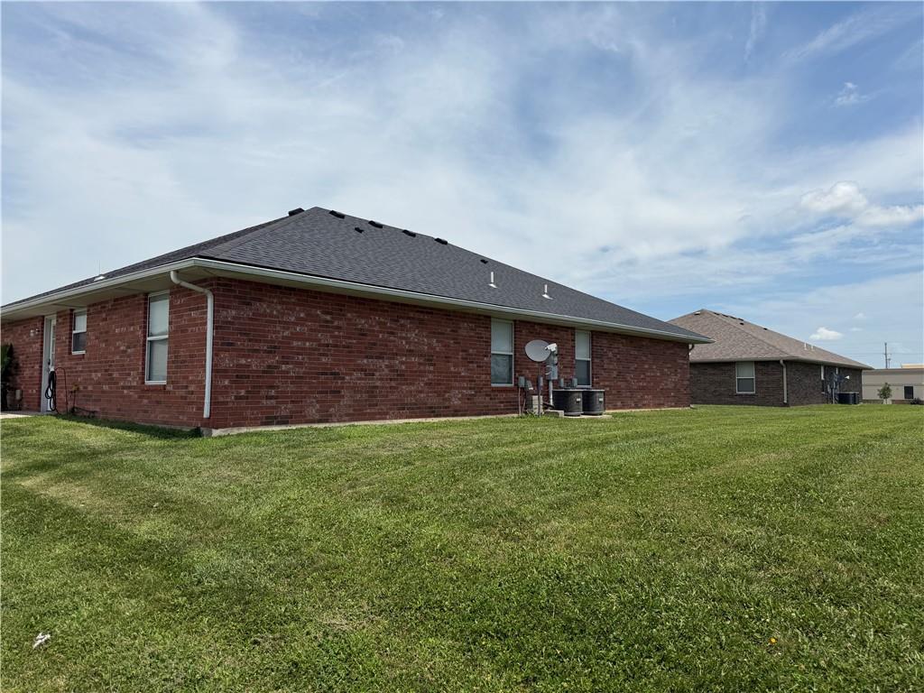 165 & 167 NW Woodbury Drive