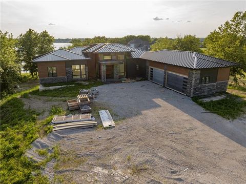 14 Tomahawk Circle Lake Winnebago MO 64034