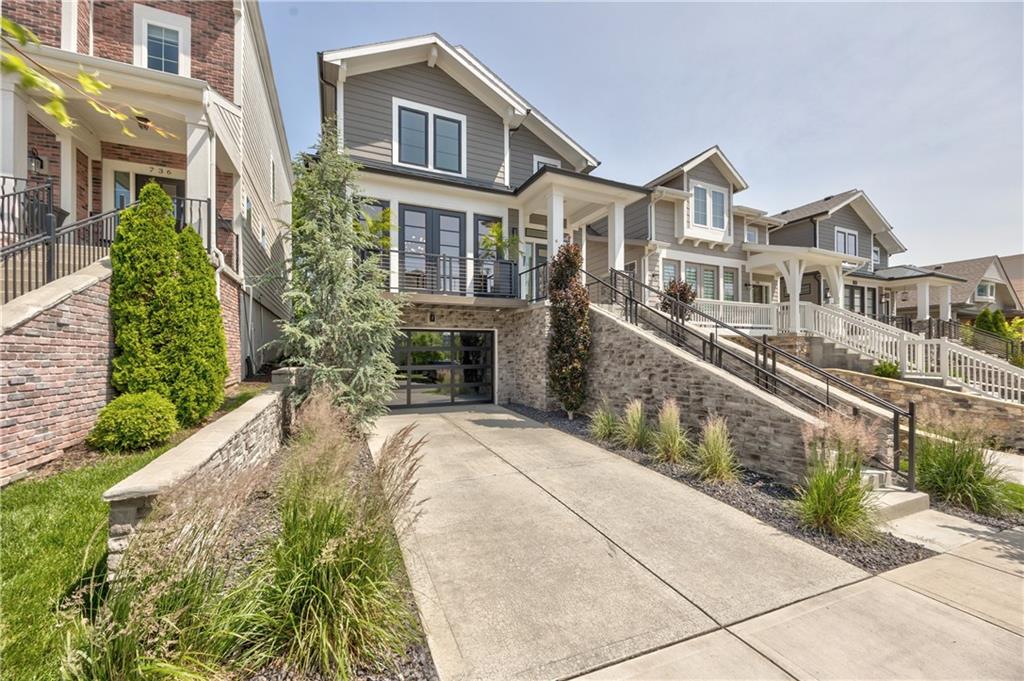 732 W 45th Street