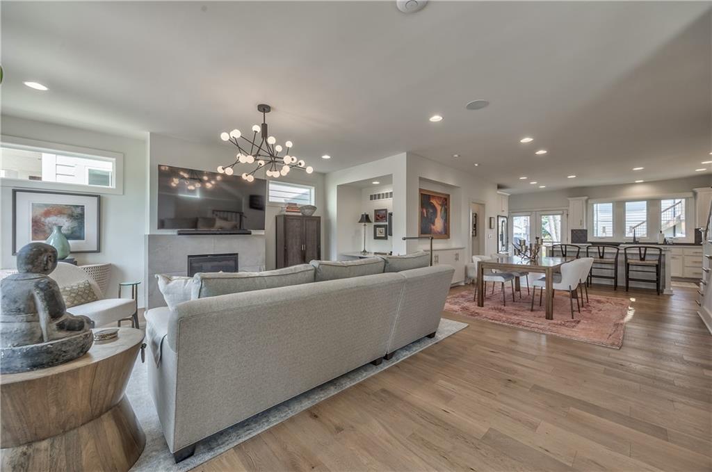 732 W 45th Street