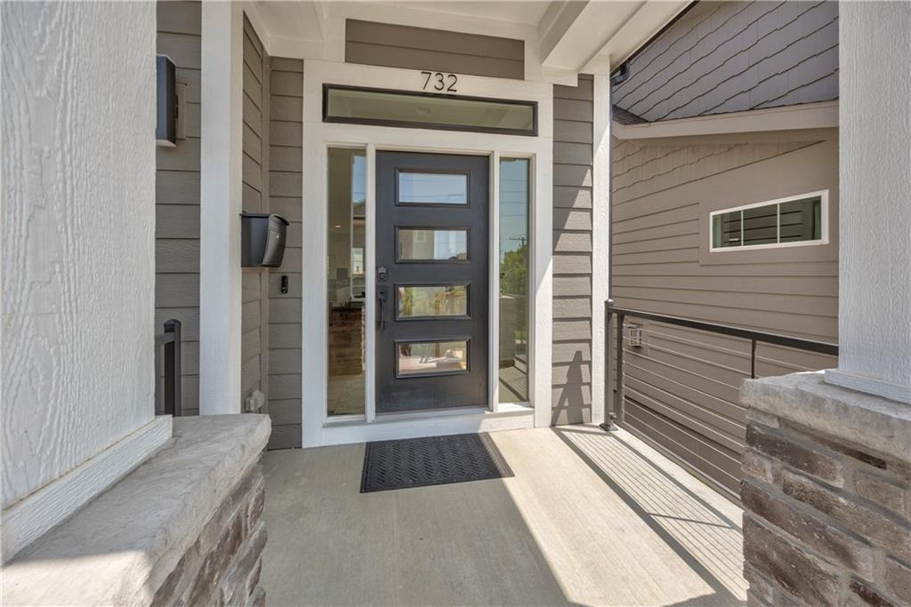 732 W 45th Street