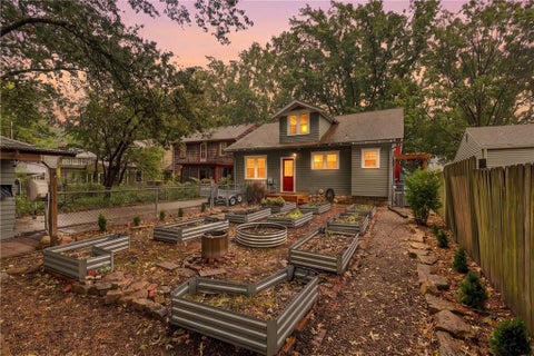 Photo of 7516 Locust Street, Kansas City, MO 64131 (MLS # 2647580)