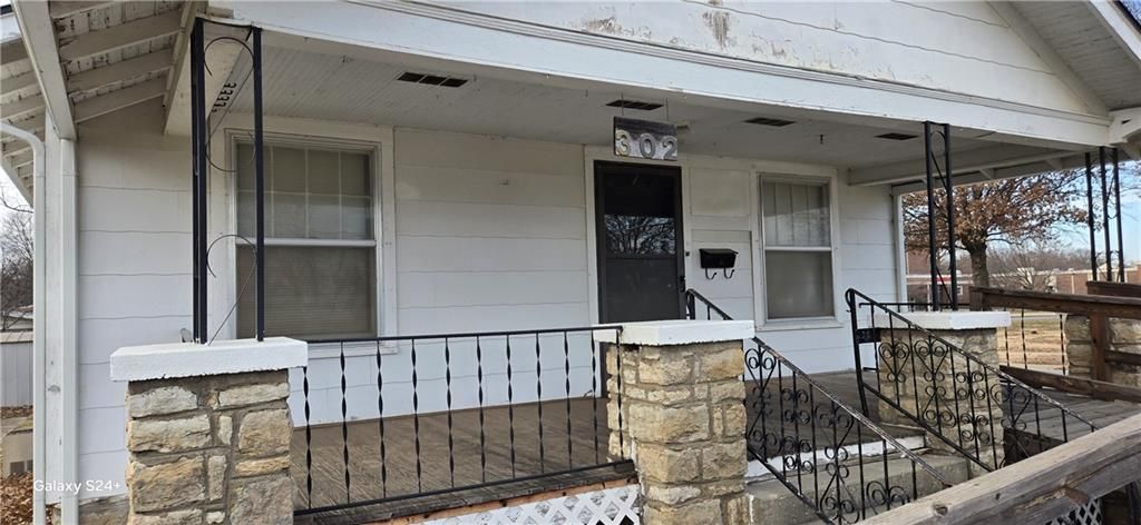 Photo of 302 12th Street, Osawatomie, KS 66064 (MLS # 2588466)