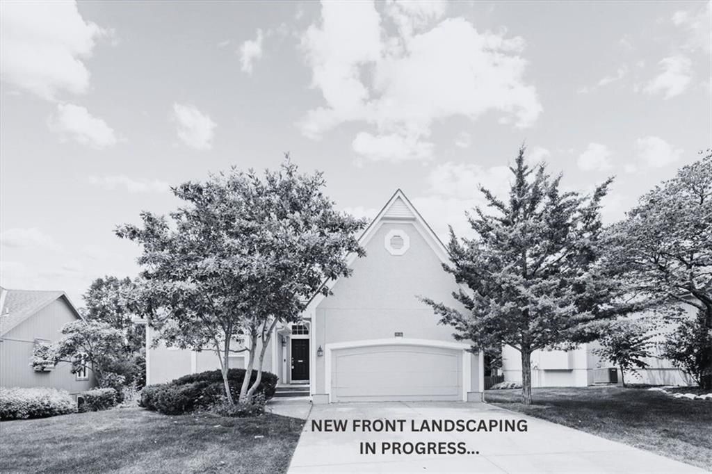 Photo of 7633 W 148th Terrace, Overland Park, KS 66223 (MLS # 2608331)