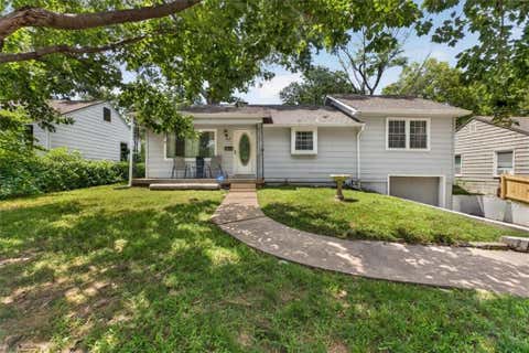 Photo of 9112 Charlotte Street, Kansas City, MO 64131 (MLS # 2632539)