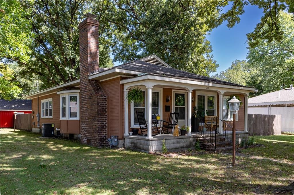 Photo of 208 W Euclid Street, Pittsburg, KS 66762 (MLS # 2642869)